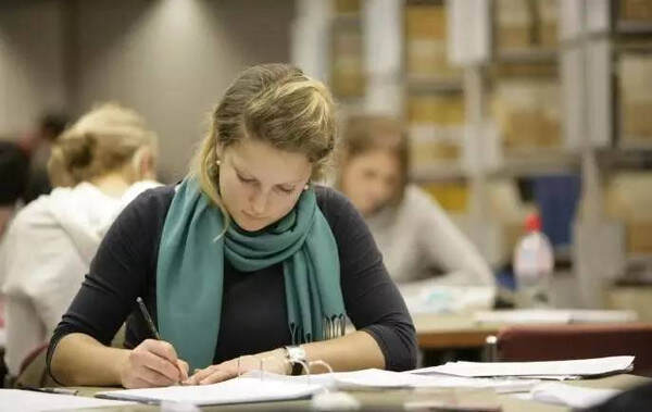 研究生<a href='http://www.qikan58.com/' title='发表论文' target='_blank' style='color:#ff0000'>发表论文</a>格式要求.jpg 研究生发表论文格式要求.jpg