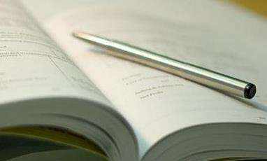 <a href='http://www.qikan58.com/list1-35.html' title='政治论文' target='_blank' style='color:#ff0000'>政治论文</a>的格式.jpg 政治论文的格式.jpg