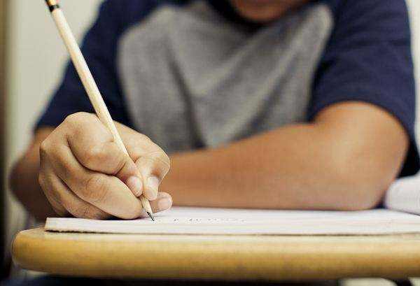 大学生思政论文格式.jpg 大学生思政论文格式.jpg